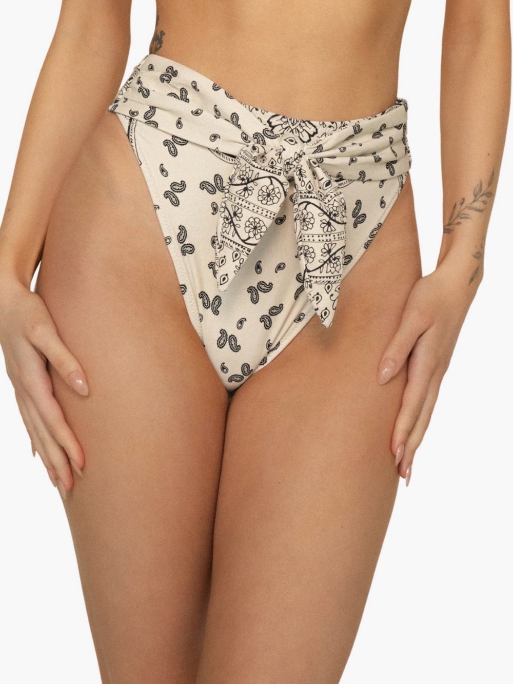 MONTCE Paula Tie Front Bikini Bottoms Ivy Bandana Black Large NWT